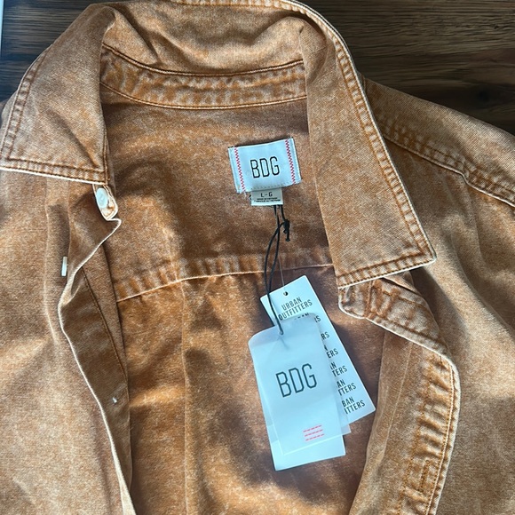 Large Button Up - Picture 2 of 4